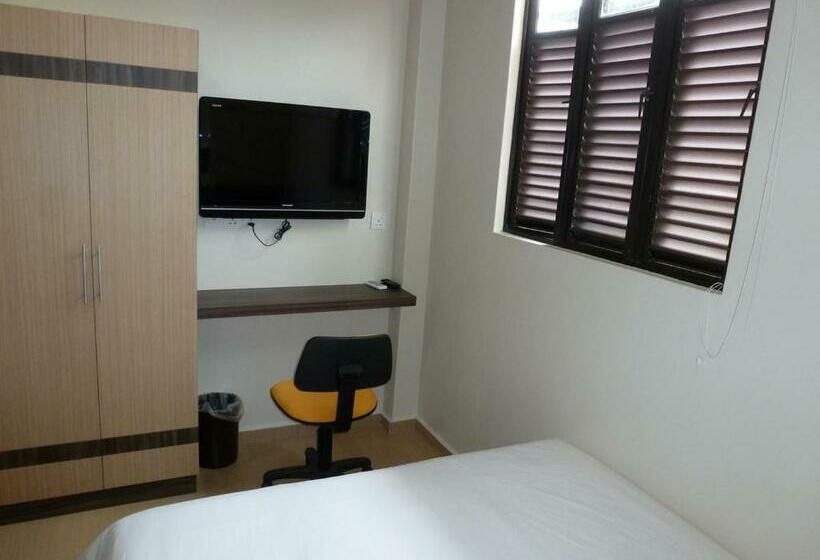 Quarto standard, Hong At Jonker Street