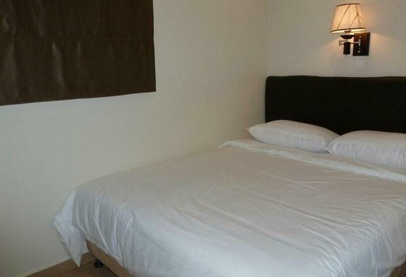 Quarto standard, Hong At Jonker Street