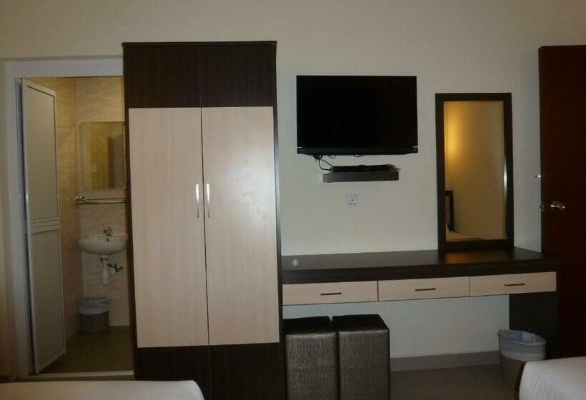 Quarto Quádruplo Deluxe, Hong At Jonker Street