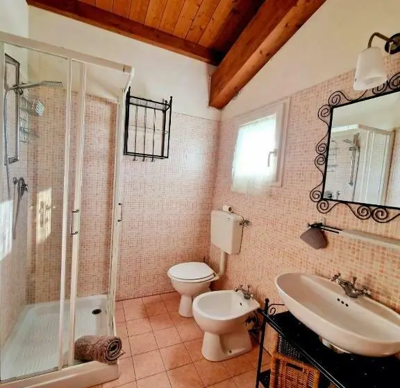 اتاق استاندارد, Insolent Inn