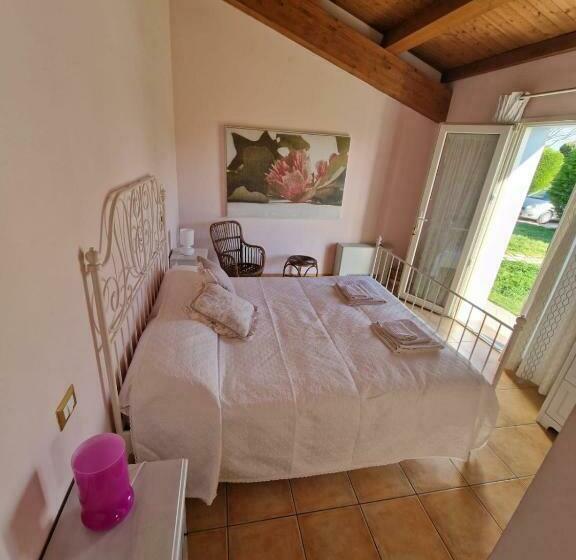 标准间, Insolent Inn