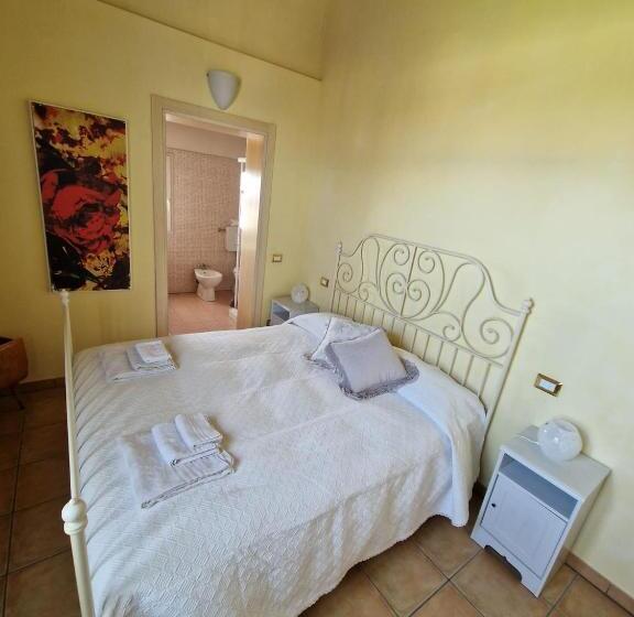 标准间, Insolent Inn