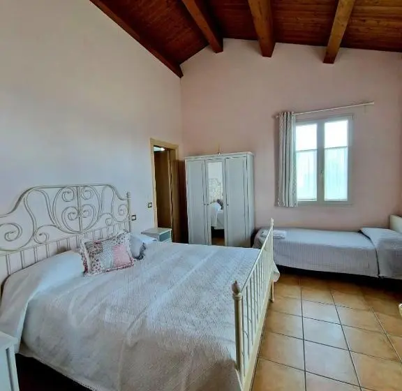 اتاق استاندارد سه نفره, Insolent Inn