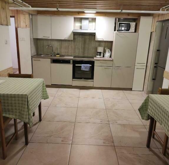 اتاق استاندارد با بالکن, Sobe In Apartmaji Pri Ukcu