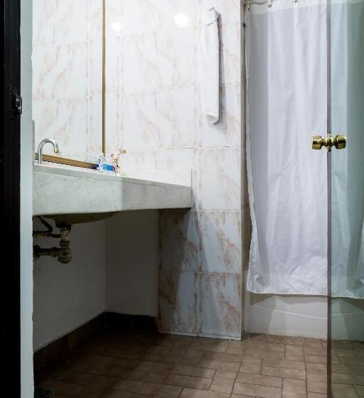 חדר סטנדרט יחיד, Raldos Inn