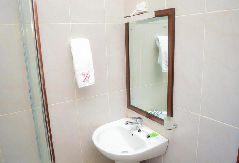 اتاق اجرایی با تخت بزرگ, Red Ruby