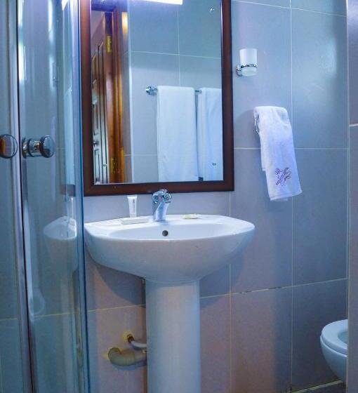 اتاق اجرایی با تخت بزرگ, Red Ruby