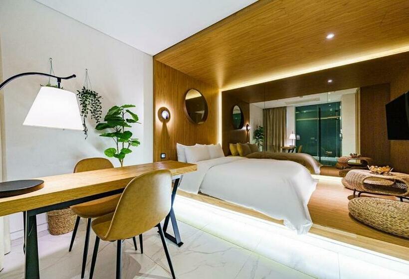 디럭스 룸, The Designers Cheongnyangni