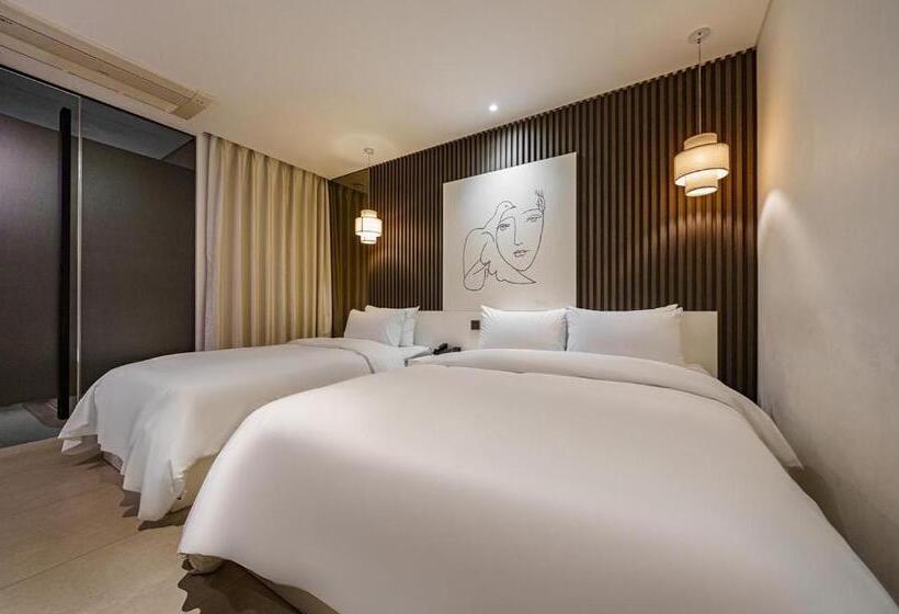 Quarto Familiar Deluxe, The Designers Cheongnyangni