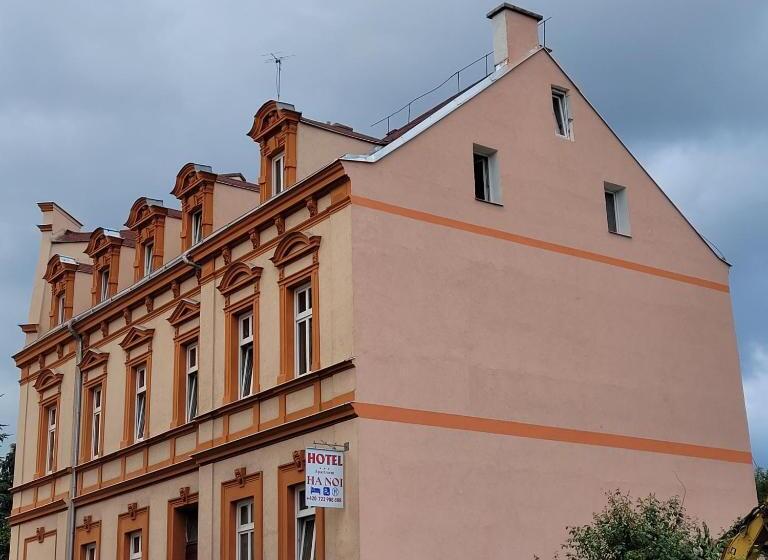 דירת חדר, Studentská Apartments