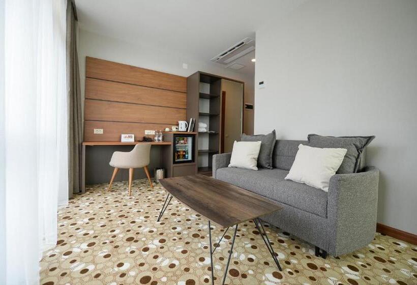 اتاق لوکس با بالکن و چشم‌انداز دریا, Calligraphy Hotel And Cottages