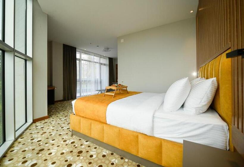 اتاق لوکس با بالکن و چشم‌انداز دریا, Calligraphy Hotel And Cottages