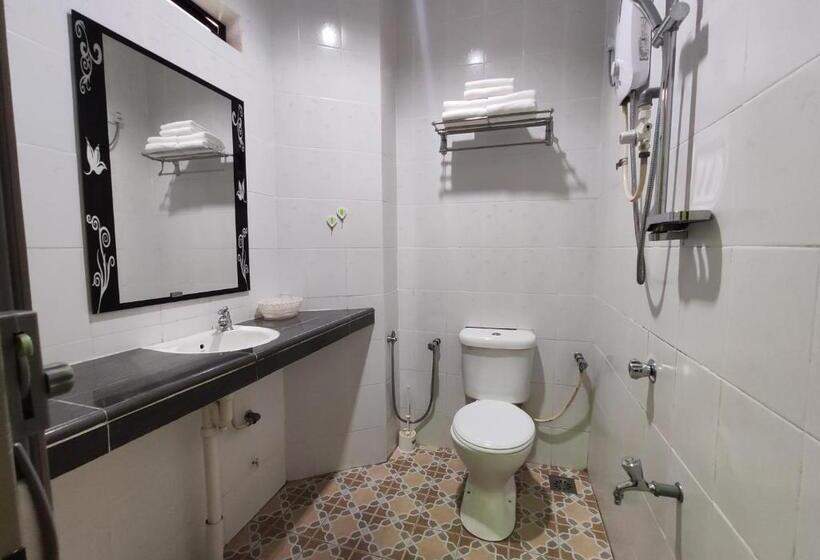Трехместный Номер Deluxe, Darul Salam Inn