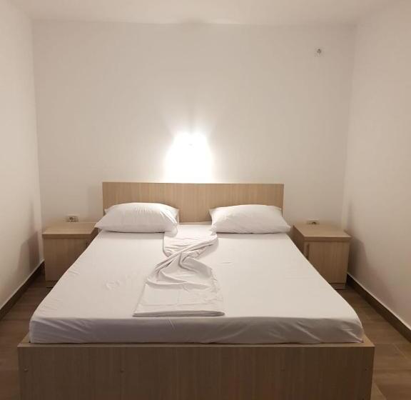 标准间, Evana House