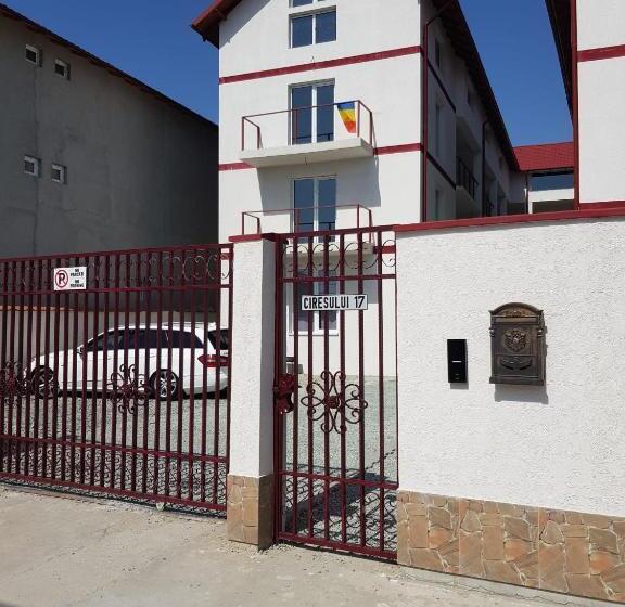 标准间, Evana House