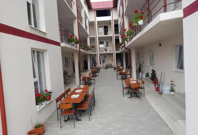 标准间, Evana House