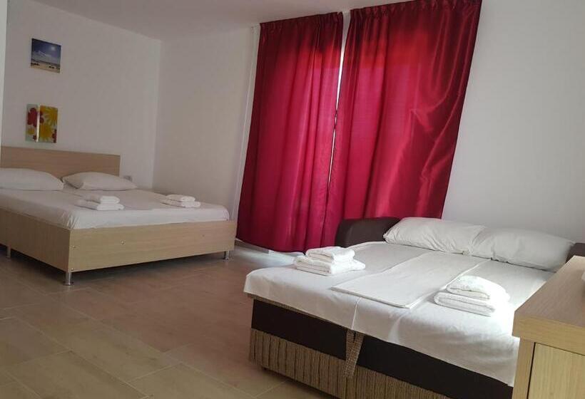 四人标准间, Evana House