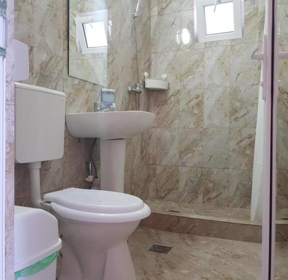 标准间, Evana House