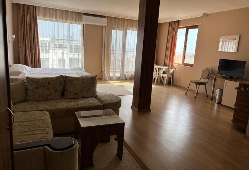 バルコニー付きスタンダードステューディオ, Relax Sarafovo