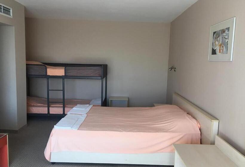 スタンダードトリプルルーム, Relax Sarafovo