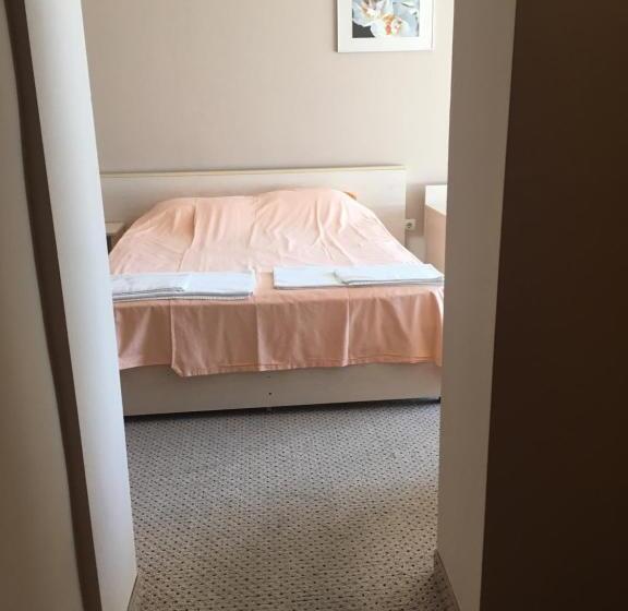 スタンダードトリプルルーム, Relax Sarafovo