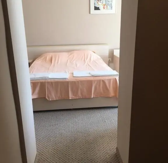 اتاق استاندارد سه نفره, Relax Sarafovo