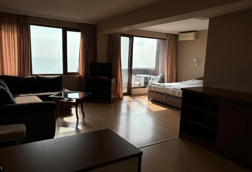 バルコニー付きスタンダードステューディオ, Relax Sarafovo