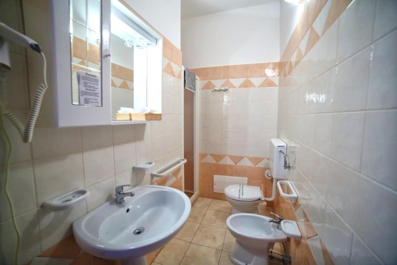 חדר בסיסי, Maxpensione