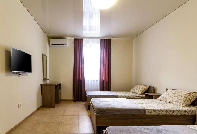 Номер Стандарт Трехместный, база отдыха горный орел