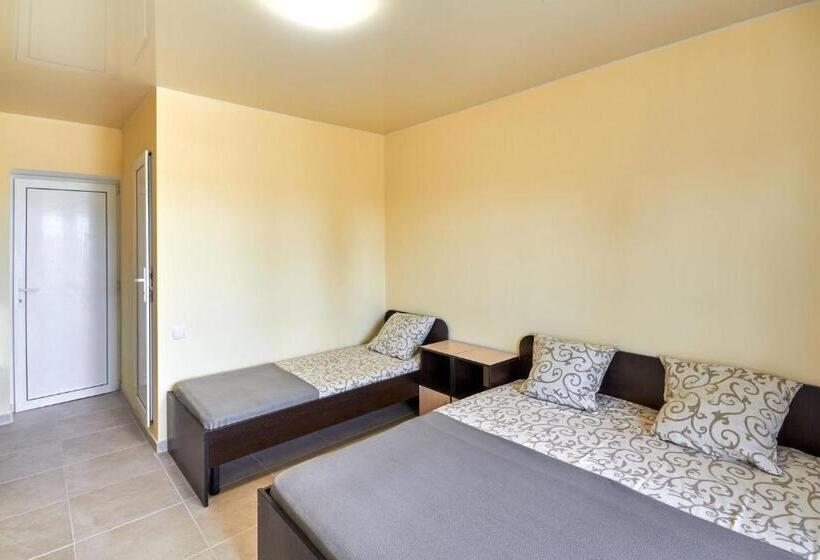 Трехместный Номер Стандарт с Балконом, база отдыха горный орел