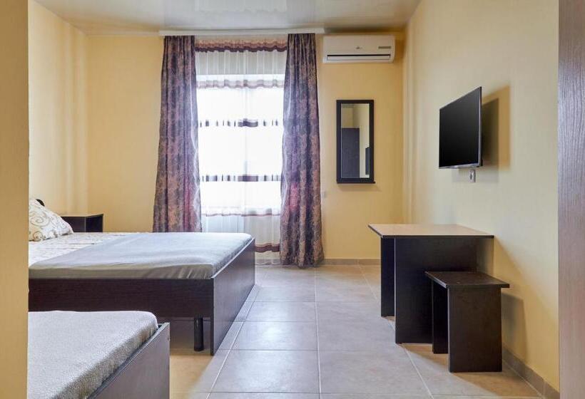 Трехместный Номер Стандарт с Балконом, база отдыха горный орел