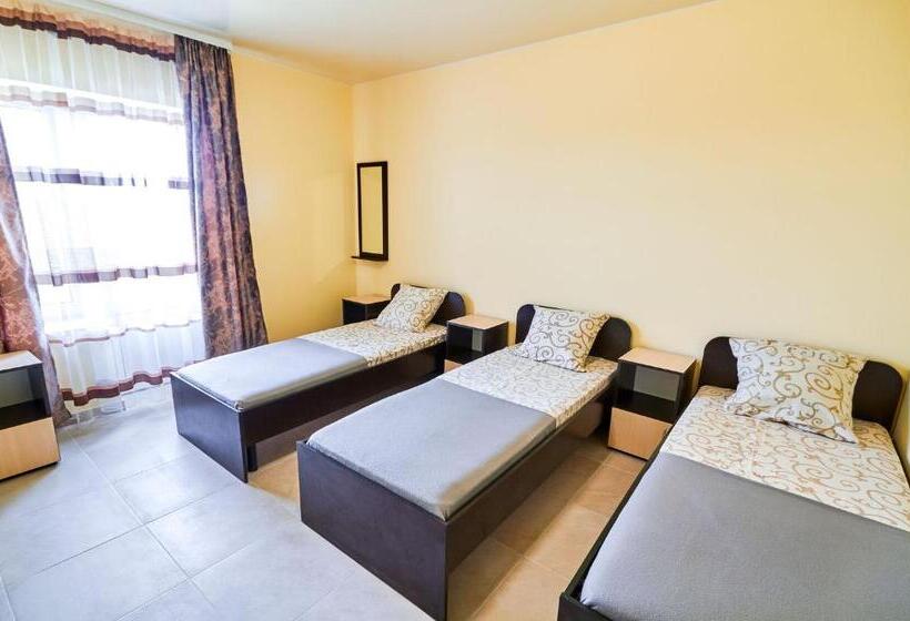 Четырехместный Номер Стандарт с Балконом, база отдыха горный орел