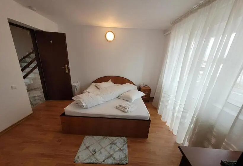 اتاق استاندارد, Pensiunea Trei Brazi