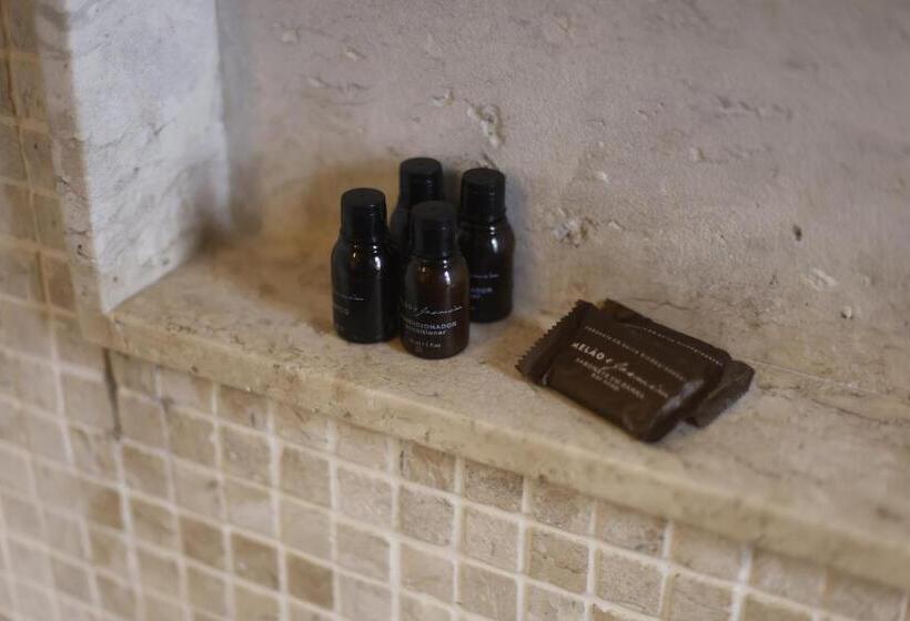 Üç Kişilik Klasik oda, Cliffside Boutique