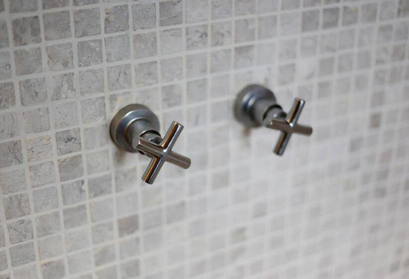 Lüks Süit, Cliffside Boutique