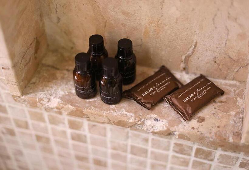 Üç Kişilik Klasik oda, Cliffside Boutique