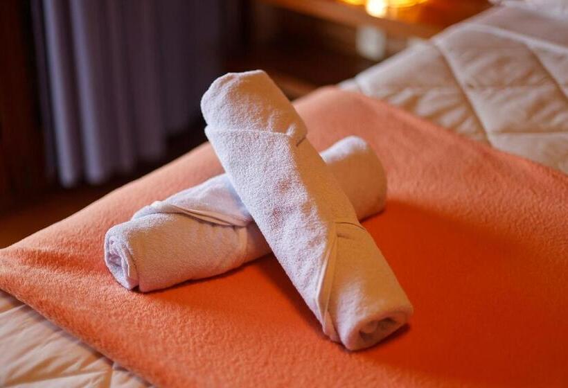 Lüks Süit, Cliffside Boutique