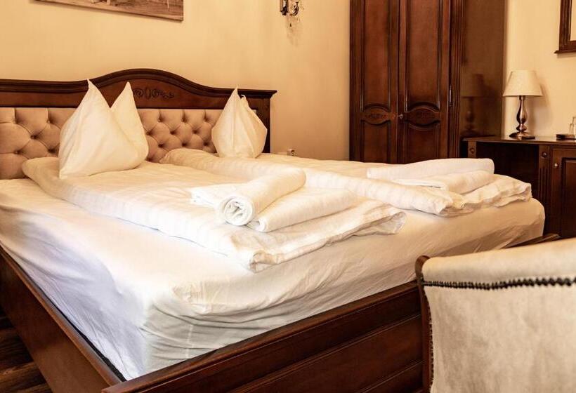 غرفة ديلوكس, Melik