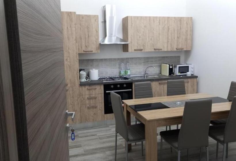 디럭스 패밀리 룸, Blu In