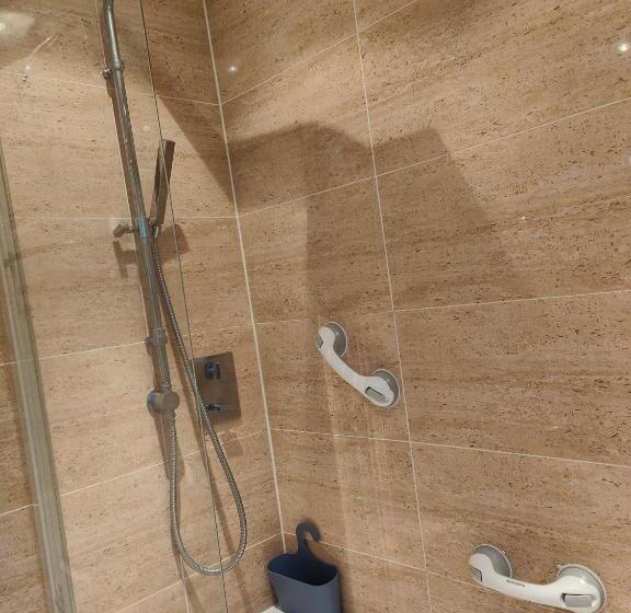 标准间, Bracken Lodge