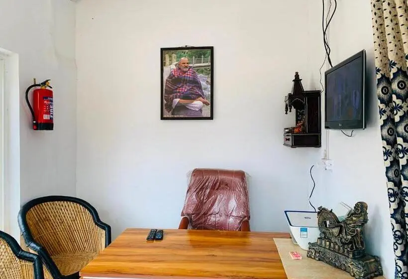 トリプルクラシックルーム, Oyo Unique Guest House