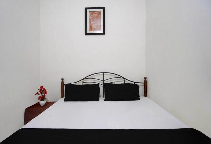 트리플 클래식 룸, Oyo Unique Guest House