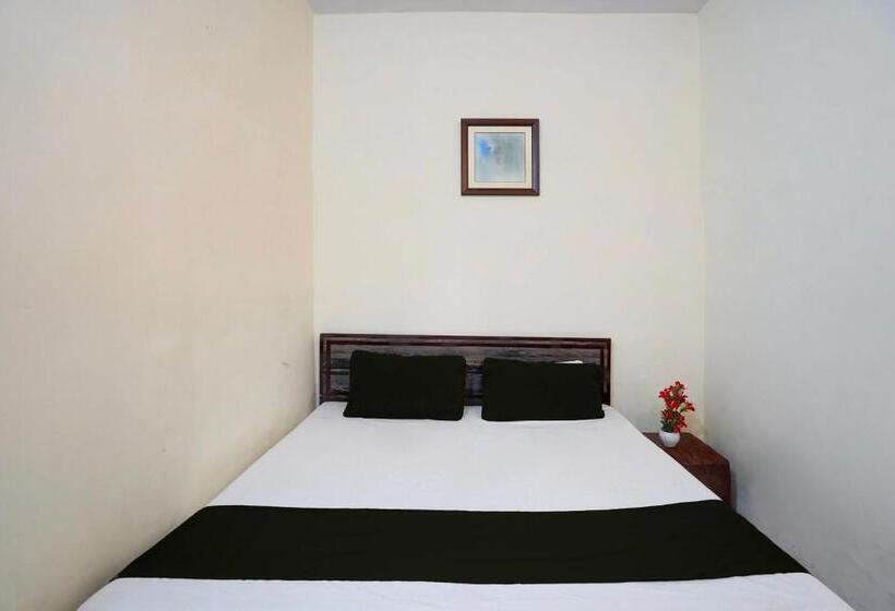 트리플 클래식 룸, Oyo Unique Guest House