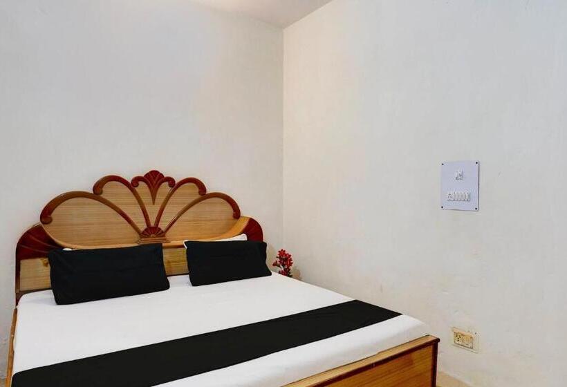 트리플 클래식 룸, Oyo Unique Guest House