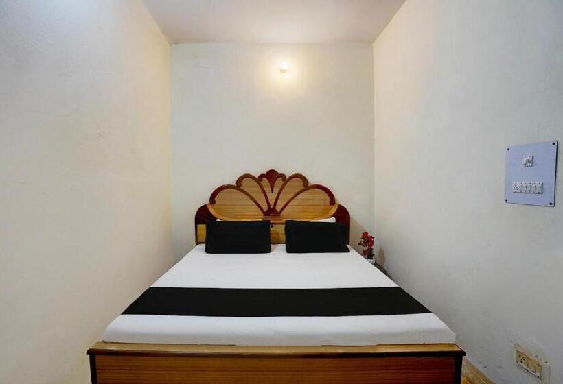 트리플 클래식 룸, Oyo Unique Guest House