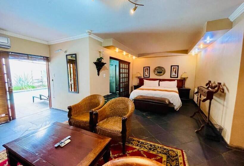 Президентский Люкс, Pretoria Mansion Coral Tree Inn