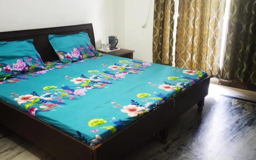 Quarto Estandar, Aishnoor Baikunth Dham Sewa Ashram