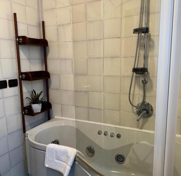 带大床的豪华间, Relax And Privacy