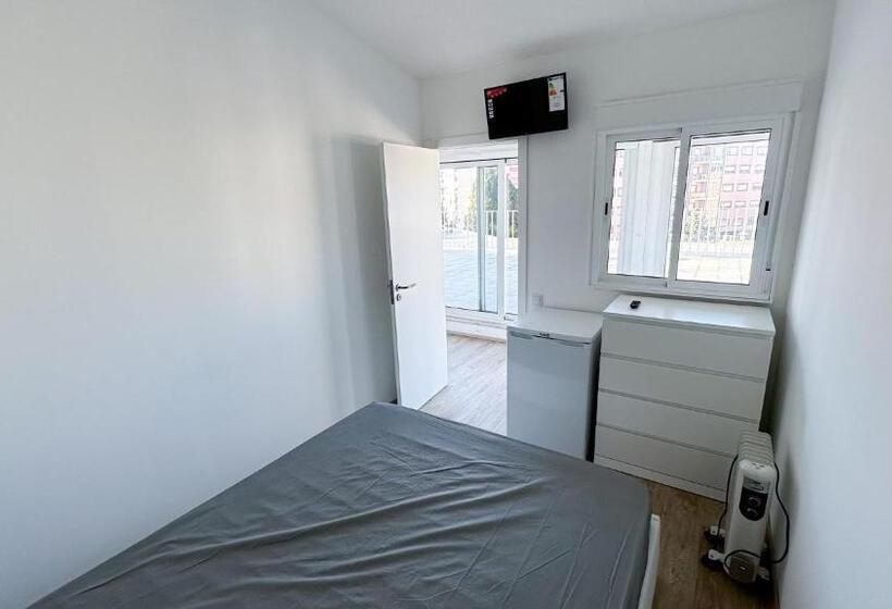 غرفة قياسية, Vhostel