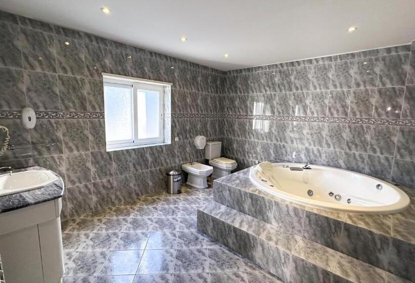 غرفة عائلية, Vhostel